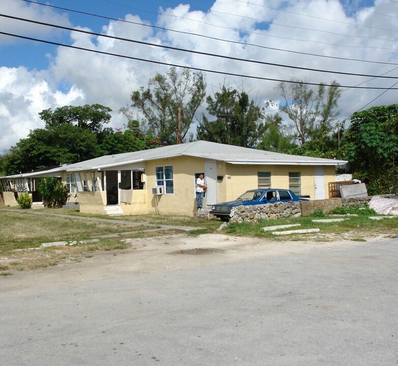 8384 NE 4th Pl in Miami, FL - Building Photo