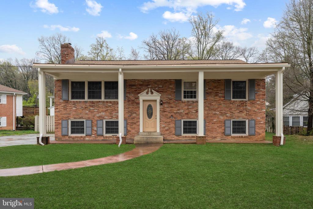 7515 Pleasant Way in Annandale, VA - Building Photo