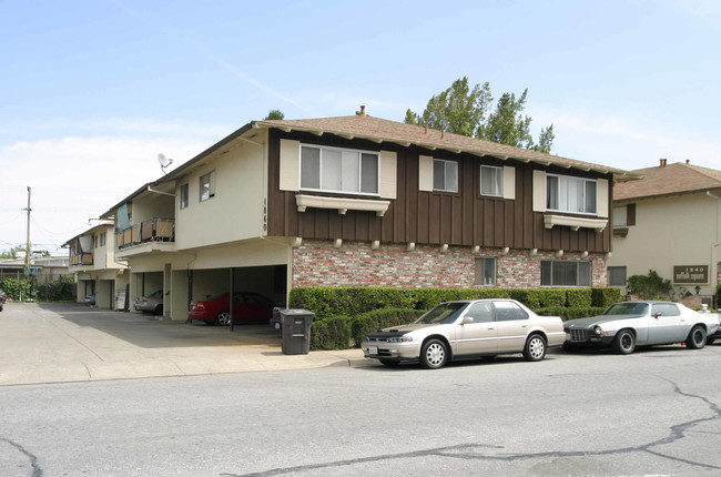 1870 Ednamary Way in Mountain View, CA - Foto de edificio - Building Photo