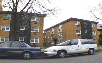 1527-1531 W Sherwin Ave Apartments