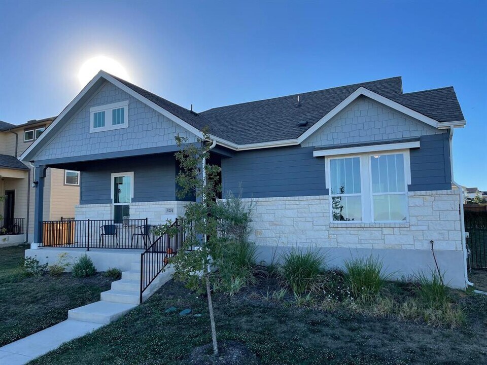 9204 Apogee Blvd in Austin, TX - Building Photo
