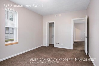 247 Straight Ave SW in Grand Rapids, MI - Building Photo - Building Photo