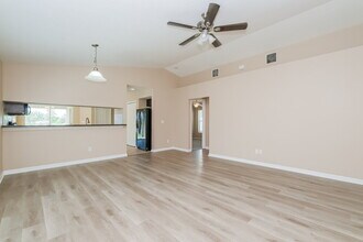 1010 Larwood Pine Dr in Ruskin, FL - Building Photo - Building Photo