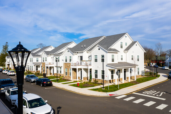 The Willows at Whitehouse Station in Whitehouse Station, NJ - Foto de edificio - Building Photo
