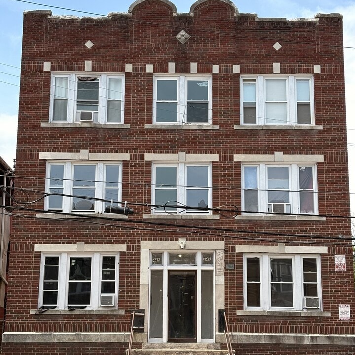 445 Barbour St in Hartford, CT - Building Photo