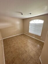 Charming 4-Bedroom, 2-Bathroom Home in Southeast Bakersfield in Bakersfield, CA - Building Photo - Building Photo