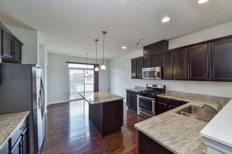 2511 Dunraven Ave in Naperville, IL - Building Photo - Building Photo