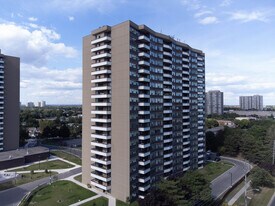Royalcrest III in Toronto, ON - Building Photo