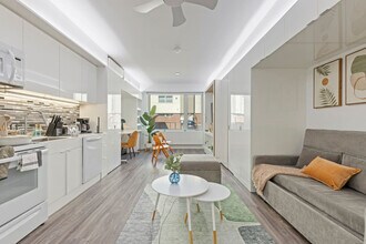 12607 Larchmere Blvd in Cleveland, OH - Building Photo - Building Photo