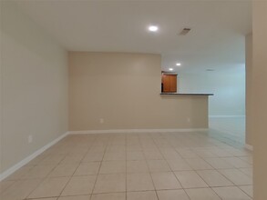 524 Red Dusk Paint Dr in La Marque, TX - Building Photo - Building Photo