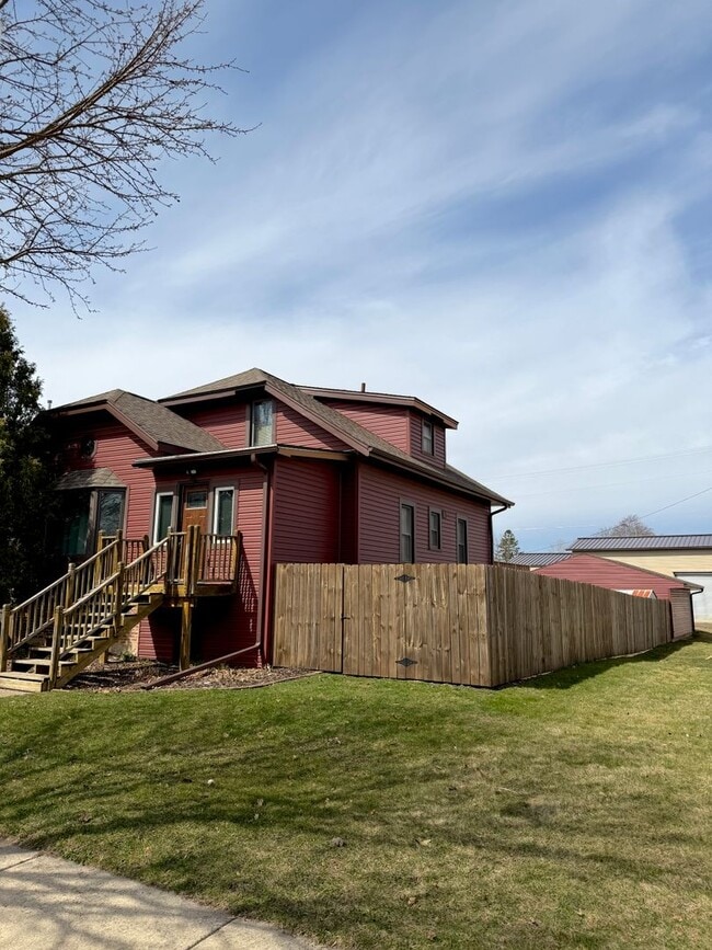 418 E Monowau St in Tomah, WI - Building Photo - Building Photo