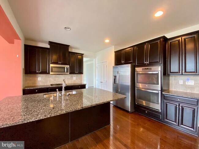 3250 Fledgling Cir in Woodbridge, VA - Building Photo - Building Photo