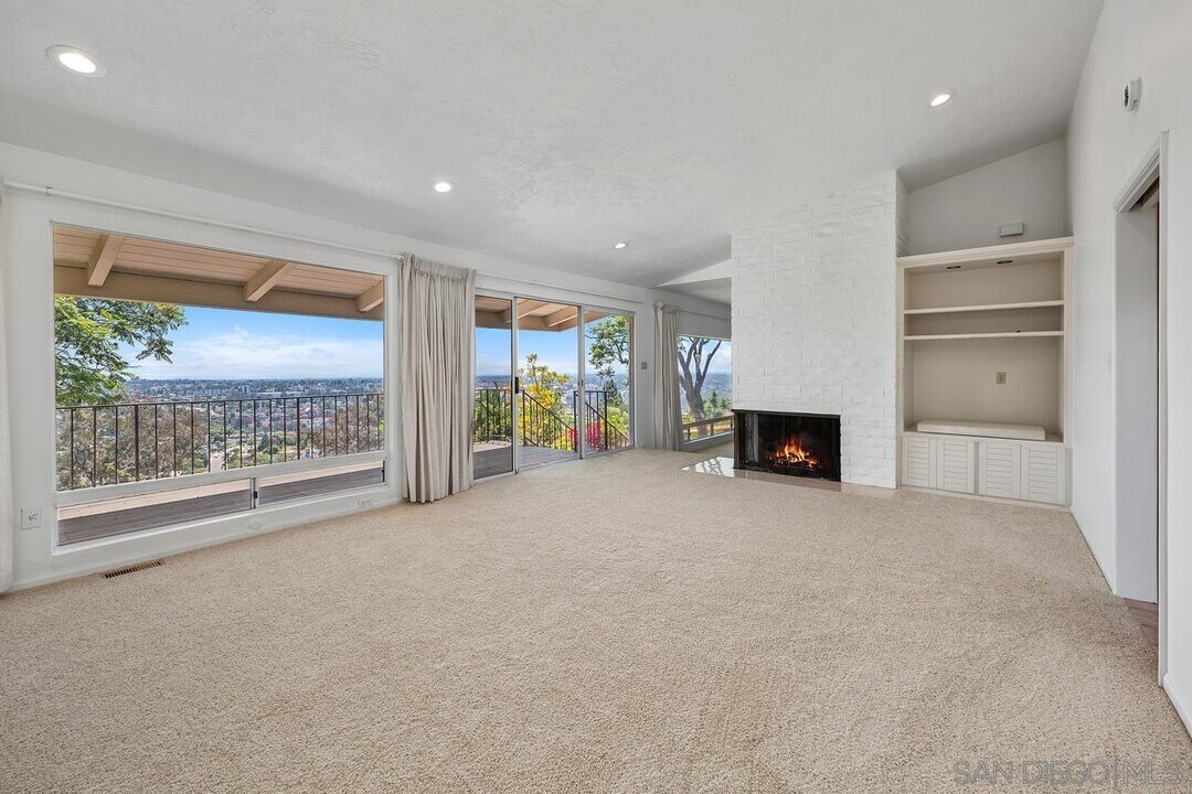 6371 Dwane Ave in San Diego, CA - Building Photo
