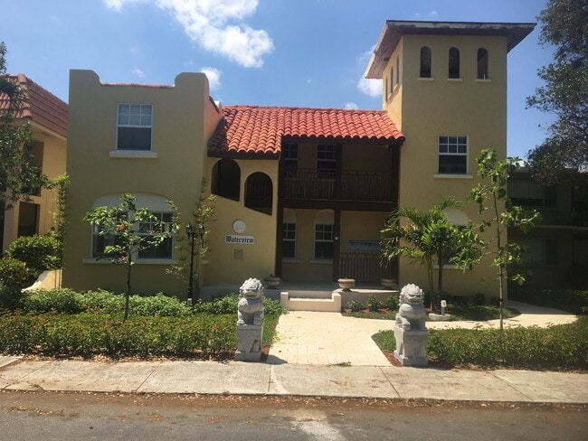 property at 407 S Lakeside Dr