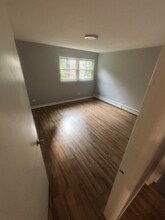 7455 S Saginaw Ave in Chicago, IL - Building Photo - Building Photo