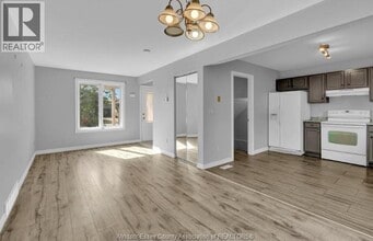 3692 Holburn St in Windsor, ON - Building Photo - Building Photo
