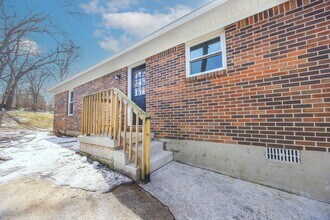 140 Levy Rd in Paris, KY - Building Photo - Building Photo