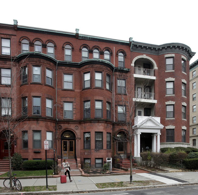 1089 Beacon St in Brookline, MA - Foto de edificio - Building Photo