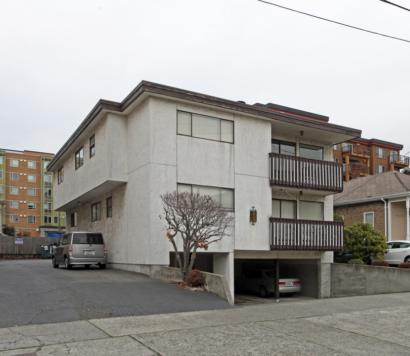 1534 NW 53rd St in Seattle, WA - Building Photo