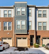 24471 Juniper Wood Terrace in Sterling, VA - Building Photo