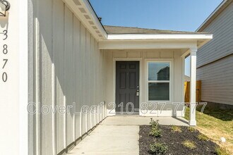 3870 Trail de Paris in New Braunfels, TX - Building Photo - Building Photo