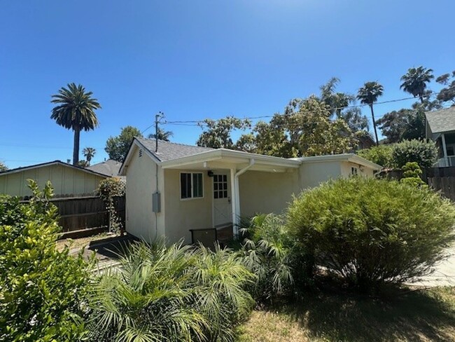 property at 417-417-417-412 Dibblee Ave