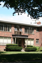 Amber Court Apartments in Royal Oak, MI - Foto de edificio - Building Photo