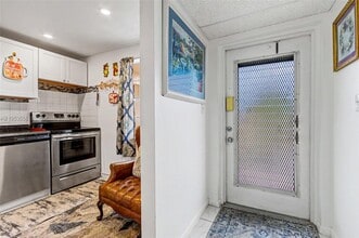 1040 Country Club Dr in Margate, FL - Building Photo - Building Photo