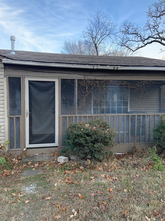 668 N Lindell Ave in Fayetteville, AR - Building Photo