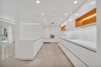 730 3rd St, Unit 103 in Miami Beach, FL - Building Photo - Building Photo