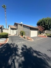 923 Greenfield Ave in Hanford, CA - Building Photo - Building Photo