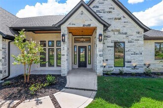 1064 Glenoaks Dr in Weatherford, TX - Building Photo - Building Photo