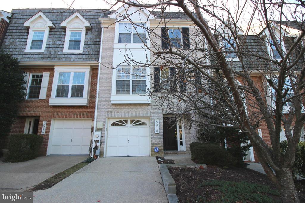 5918 Edson Ln in Rockville, MD - Building Photo