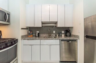 260 S 16th St, Unit 2F in Philadelphia, PA - Building Photo - Building Photo