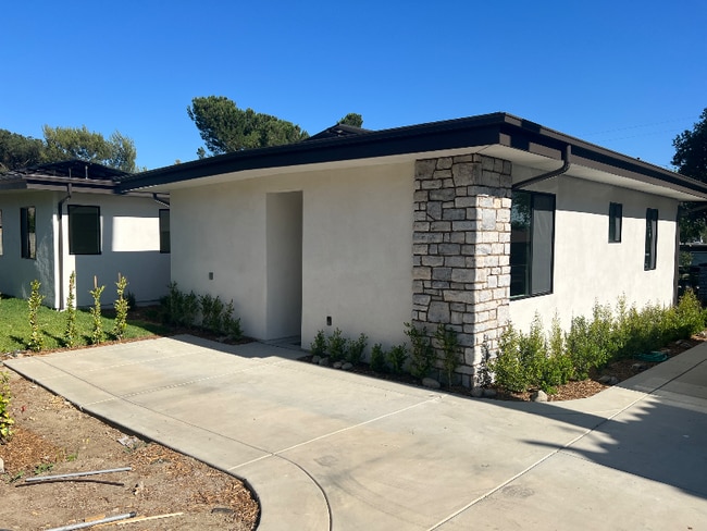 913 Wildrose Ave in Monrovia, CA - Building Photo - Building Photo