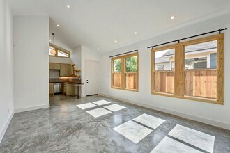 907 Kern St, Unit A in Houston, TX - Building Photo - Building Photo