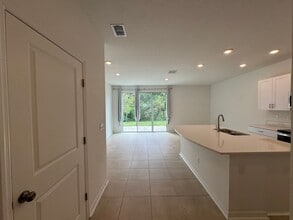 292 Annies Pl in Jacksonville, FL - Building Photo - Building Photo