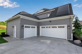 5330 Holly Glen Ct in Clarence, NY - Building Photo - Building Photo