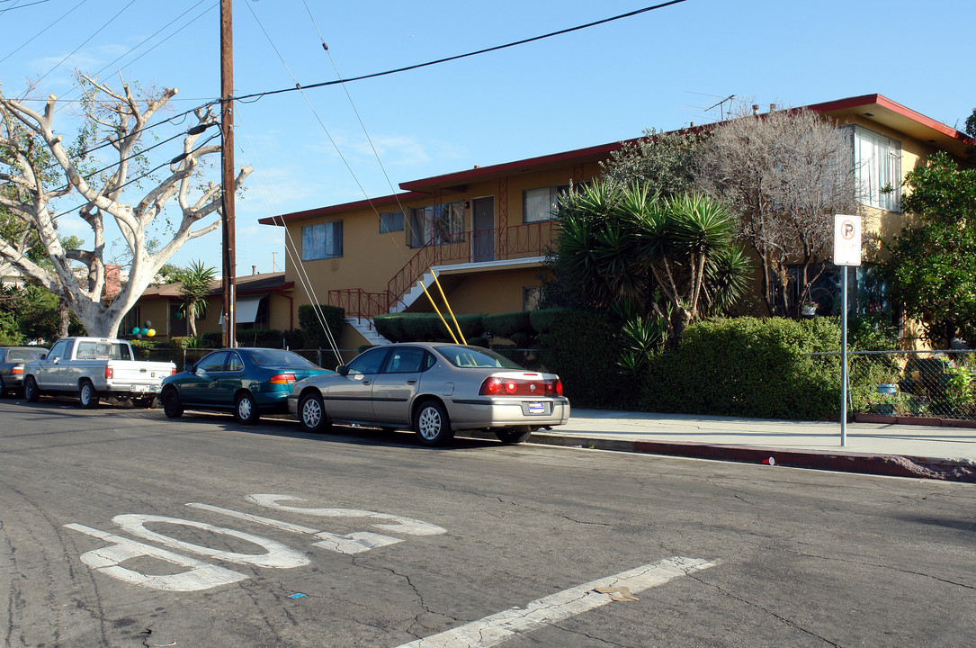 801 Victor Ave in Inglewood, CA - Building Photo