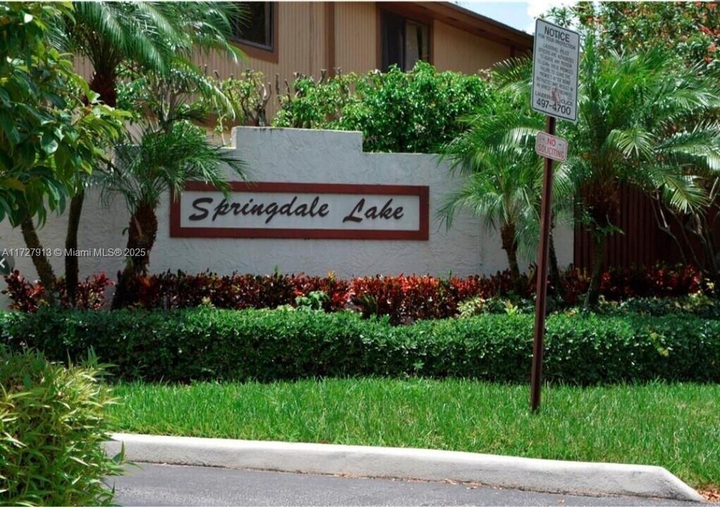 4733 NW 82nd Ave in Lauderhill, FL - Building Photo