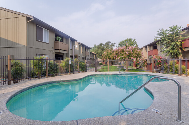 Village at Fair Oaks in Fair Oaks, CA - Foto de edificio - Building Photo