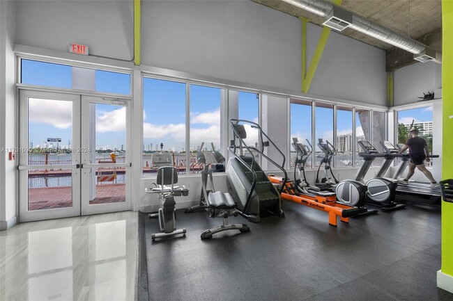 1228 West Ave, Unit #215 in Miami Beach, FL - Foto de edificio - Building Photo