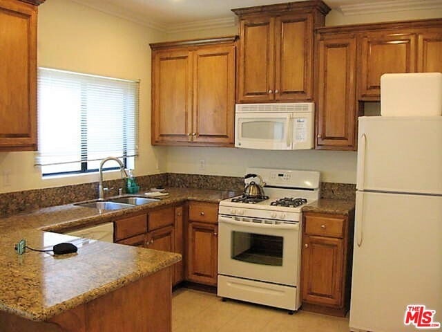 1702 Brockton Ave in Los Angeles, CA - Building Photo