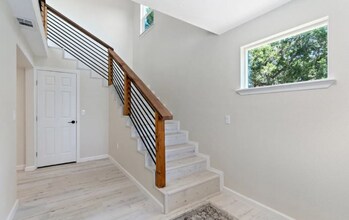 739 Lakebreeze Dr in Canyon Lake, TX - Foto de edificio - Building Photo