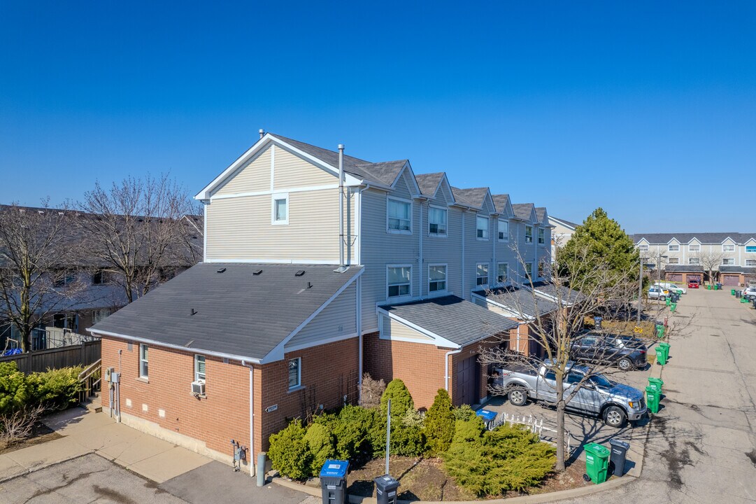 1246 Sherwood Mills Blvd in Mississauga, ON - Building Photo