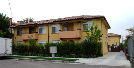 Courtyard at Malden in Northridge, CA - Building Photo - Building Photo