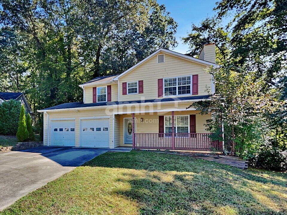 424 Spring Falls Dr in Lawrenceville, GA - Building Photo