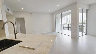 3215 NE 184th St, Unit 14407 in Aventura, FL - Building Photo - Building Photo