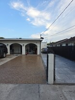 3060 NW 27th St in Miami, FL - Building Photo