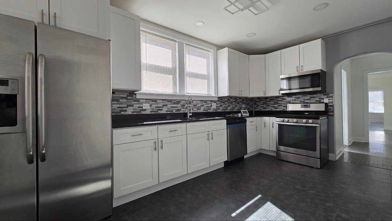 7151 S Green St-Unit -2 in Chicago, IL - Building Photo